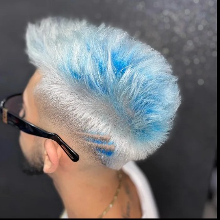 Acconciatura colorata blu